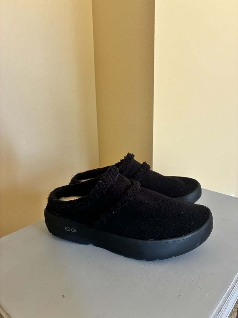 OOFOS Women's OOcoozie Mule Black Recovery Comfort Shoe Size W7